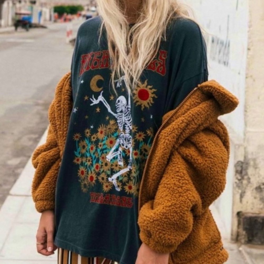 ISO!!!! Billabong tee